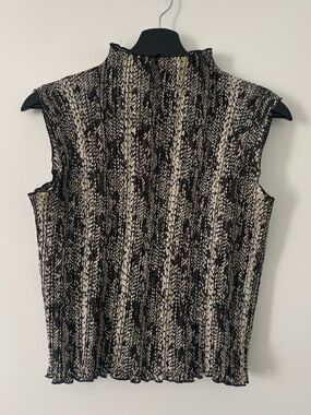 NICOLA Sleeveless Mock Neck Tank in Black and Cream Snake Print